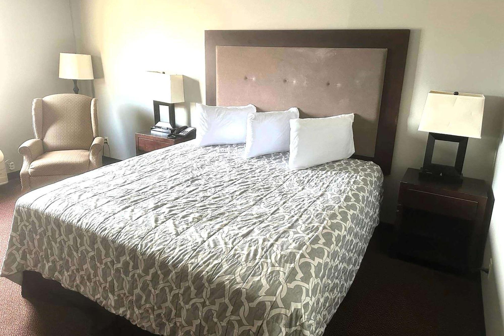 Super 8 By Wyndham Fort Scott Ngoại thất bức ảnh